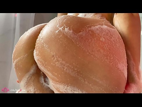 ❤️ Brunette په شاور کې د شدید orgasm لپاره د وایبرټر سره بلی مشت زنی کوي ❌  په ps.filmepornonline.ru